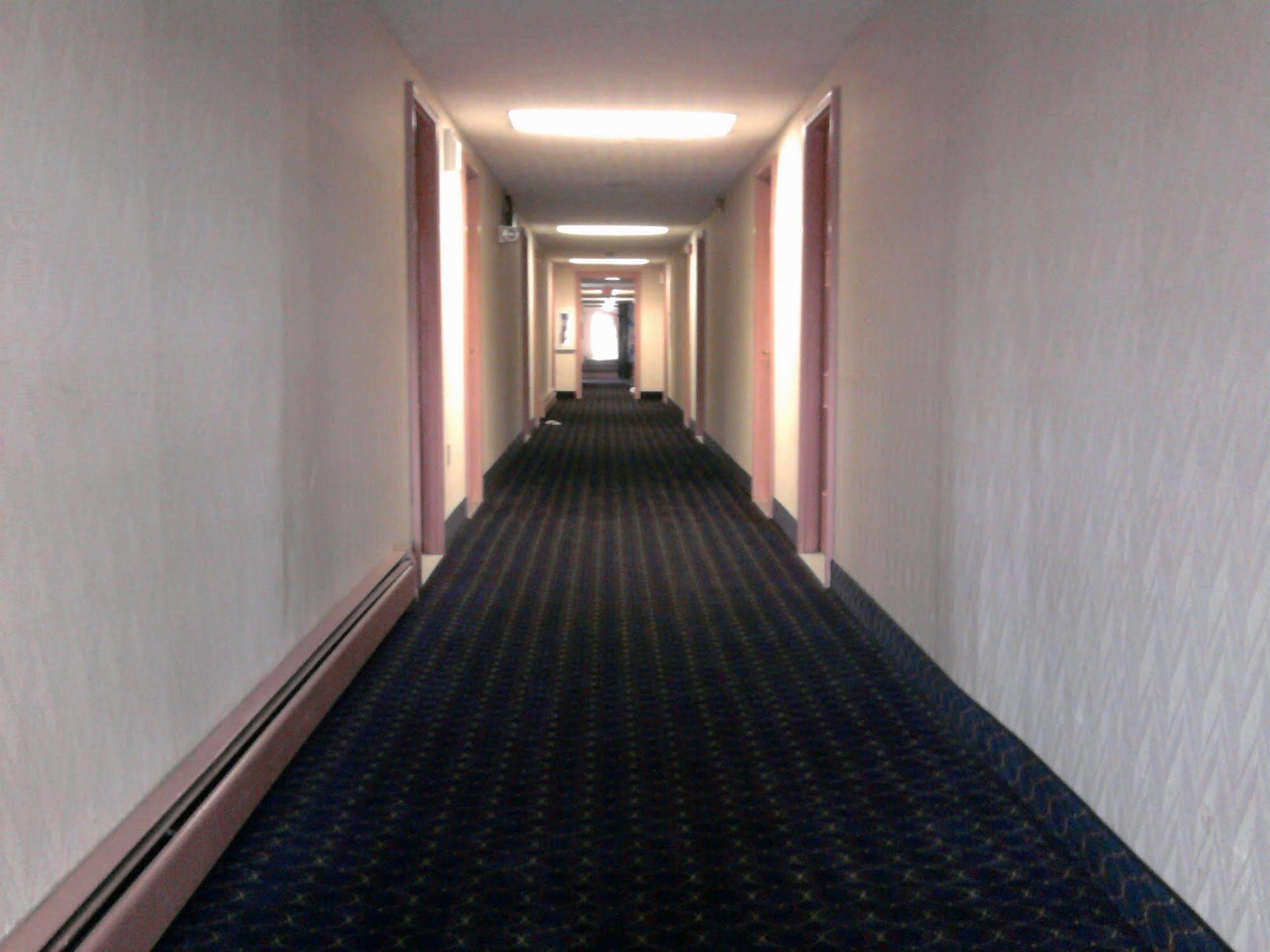 Budget Host Airport Inn วอเตอร์วิลล์ ภายนอก รูปภาพ